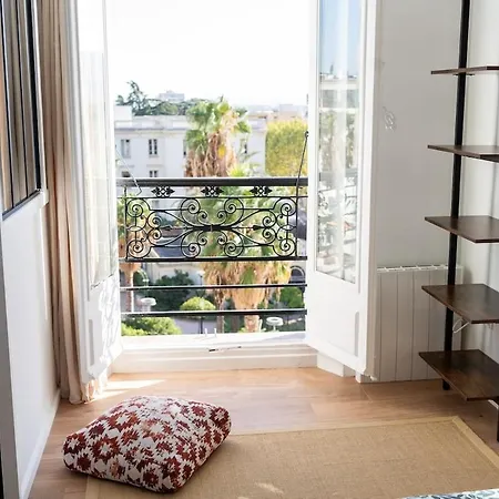 Apartment Centre *