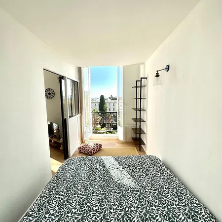 Apartment Centre *