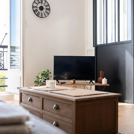 Apartment Centre *